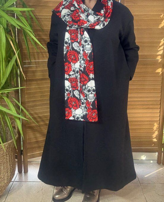 Grande écharpe sans laine double épaisseur All over Skulls & Red Flowers douceur ++ 