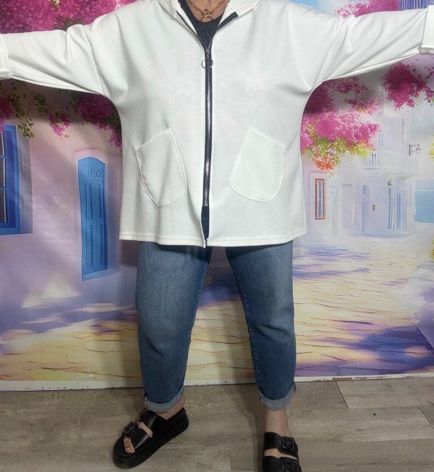 Gilet à capuche asymétrique ample sweat blanc douceur +++ du 40 au 50 et même + 