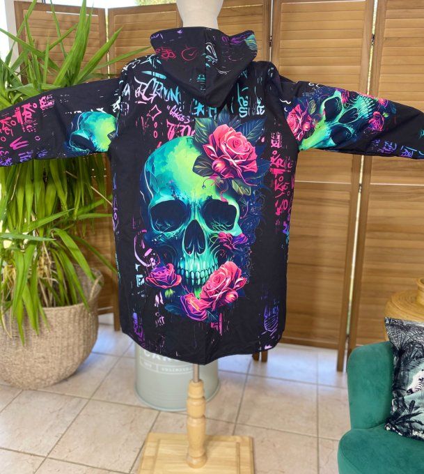 Coupe-vent à capuche déperlant noir Mexican Skulls du 38 au 50/52 et même + si porté ouvert