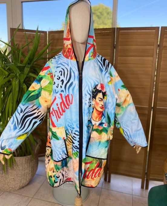 Coupe-vent à capuche déperlant multicolore Frida Kahlo du 38 au 50/52 et même + si porté ouvert