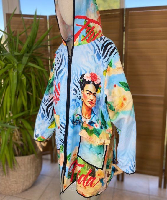 Coupe-vent à capuche déperlant multicolore Frida Kahlo du 38 au 50/52 et même + si porté ouvert