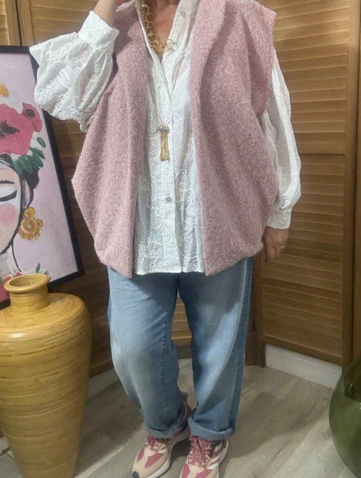 Veste sans manches façon blouson bouclette rose poudré du 40 au 48/50 (et même + si portée ouverte) 