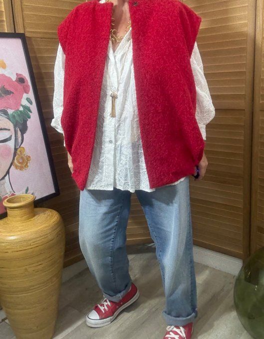 Veste sans manches façon blouson bouclette rouge du 40 au 48/50 (et même + si portée ouverte)