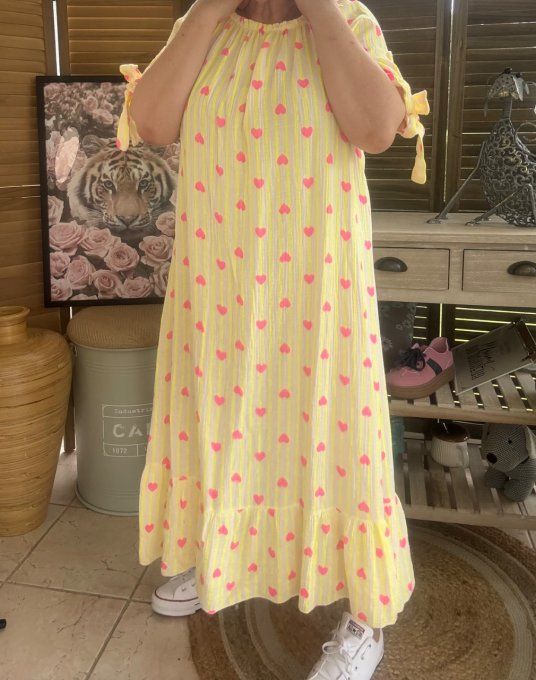 Robe longue gaze de coton écru rayé jaune fluo coeurs rose fluo du 40 au 50 