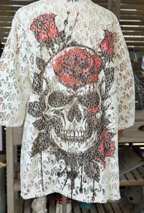 Veste en dentelle blanche étoiles Skulls & Red Roses du 36 au 48 et même +  