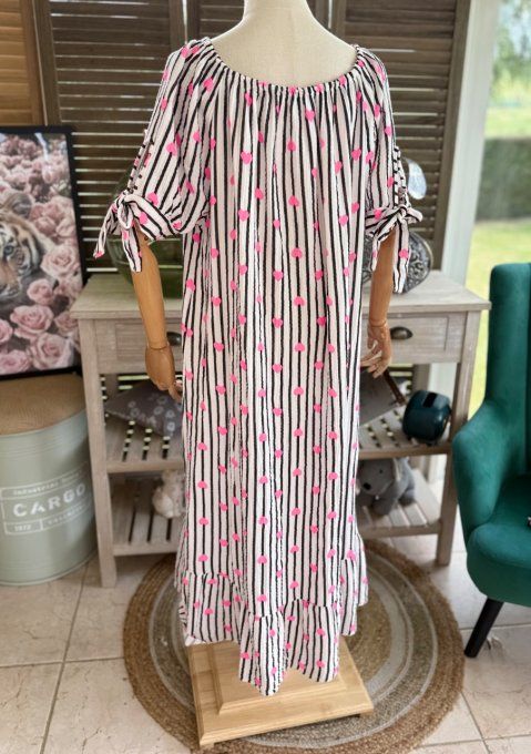 Robe longue gaze de coton écru rayé noir coeurs rose fluo du 40 au 50 