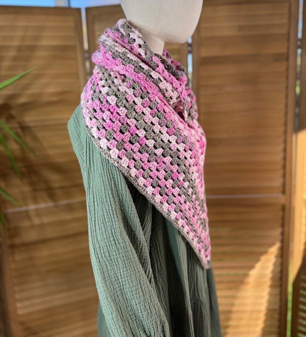 Étole Granny crochetée coton camaïeu de roses fait mains MODÈLE UNIQUE toutes tailles