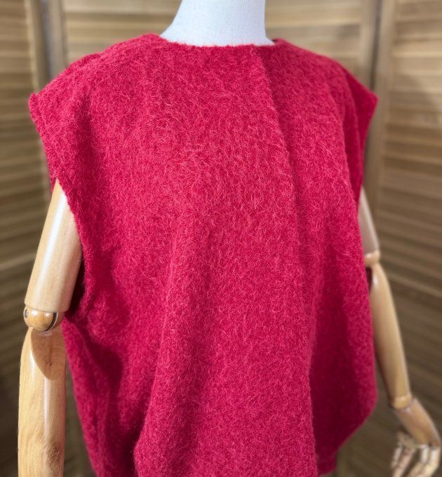 Veste sans manches façon blouson bouclette rouge du 40 au 48/50 (et même + si portée ouverte)