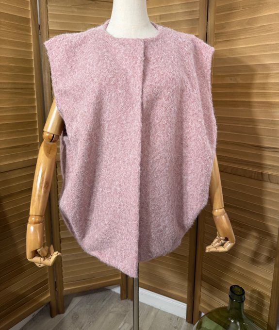 Veste sans manches façon blouson bouclette rose poudré du 40 au 48/50 (et même + si portée ouverte) 
