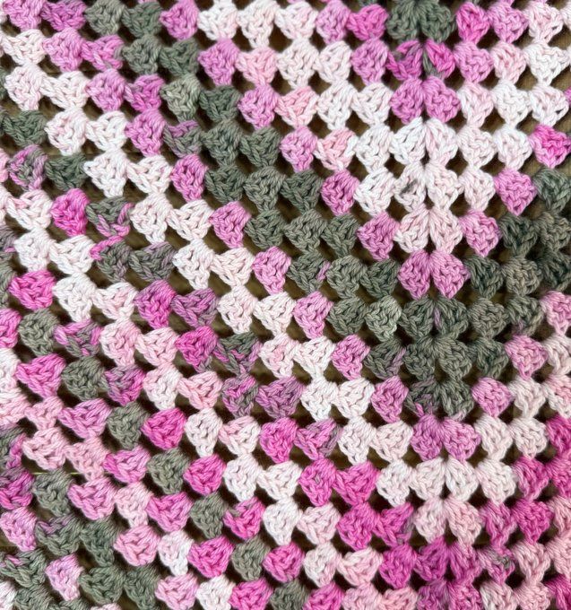 Étole Granny crochetée coton camaïeu de roses fait mains MODÈLE UNIQUE toutes tailles