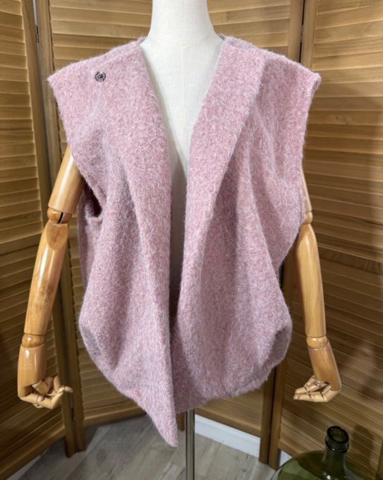 Veste sans manches façon blouson bouclette rose poudré du 40 au 48/50 (et même + si portée ouverte) 