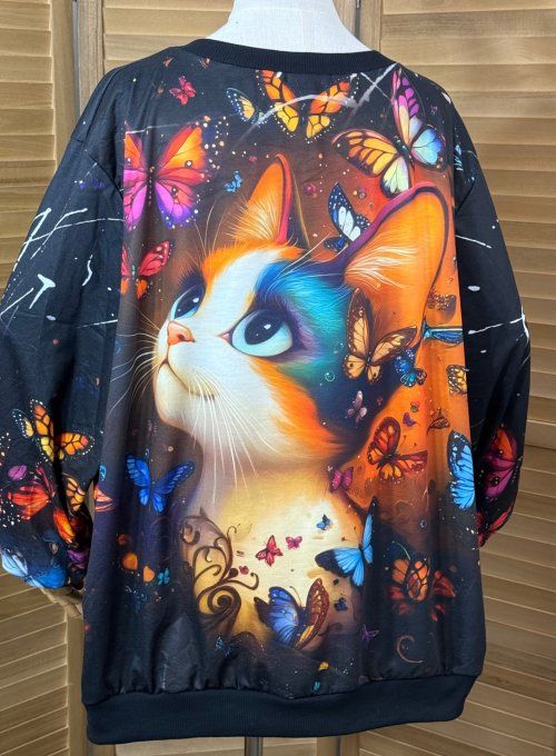 Sweat ample col V manches longues Le Chat et les Papillons du 40 au 52