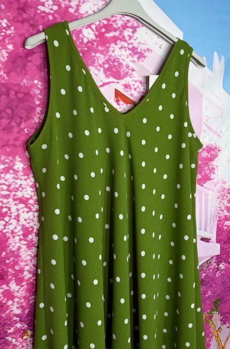 Robe trapèze mi-longue asymétrique Vert Olive à pois blancs douceur +++ du 38 au 48/50 