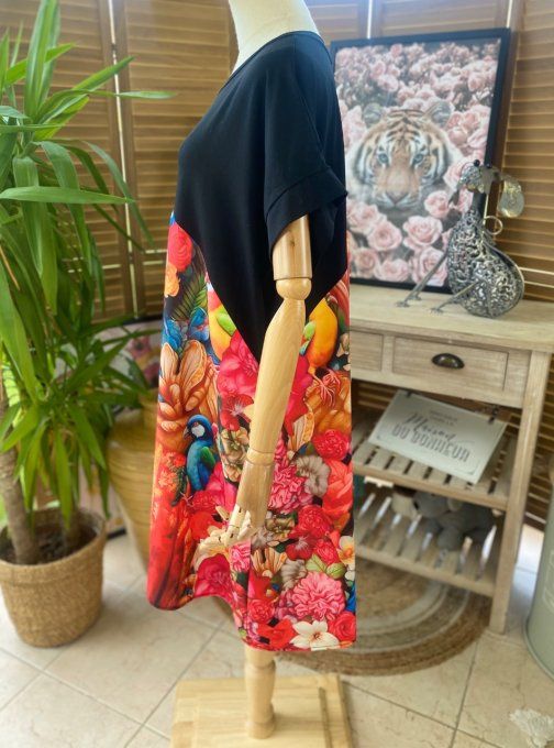 Robe trapèze courte noire & multicolore Frida Kahlo aux Fleurs du 40 au 50