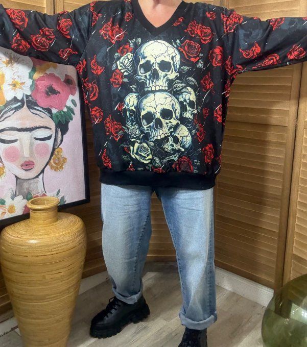 Sweat ample col V manches longues The Skulls Tribe & Red Roses du 40 au 52