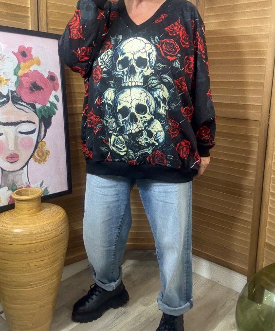 Sweat ample col V manches longues The Skulls Tribe & Red Roses du 40 au 52