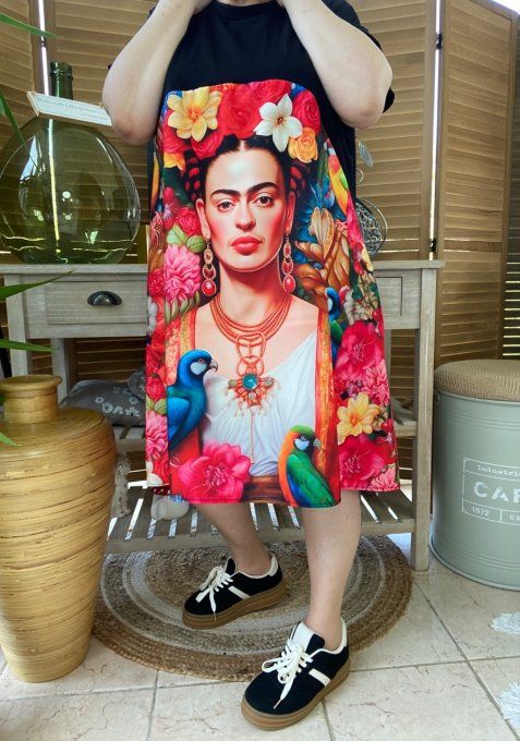 Robe trapèze courte noire & multicolore Frida Kahlo aux Fleurs du 40 au 50