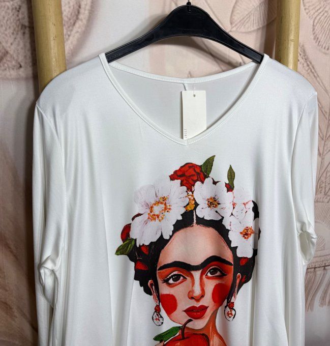 Top trapèze blanc manches longues Frida Kahlo Woman & Red Apple du 40 au 54/56 