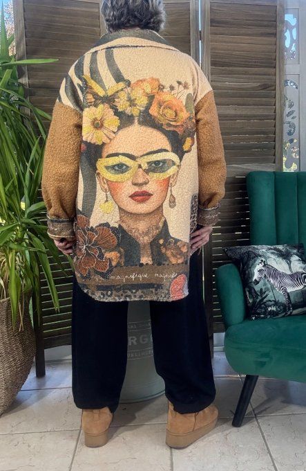 Surchemise sherpa camel Frida Kahlo with Glasses du 40 au 50/52 et même +