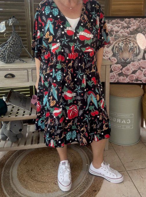 Robe trapèze courte noire Tattoo Summer Cerises Colibris Coeurs du 40 au 52 