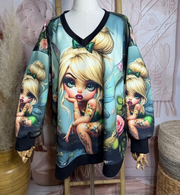 Sweat ample col V manches longues La Fée Clochette Tattoo Girl du 40 au 52/54  