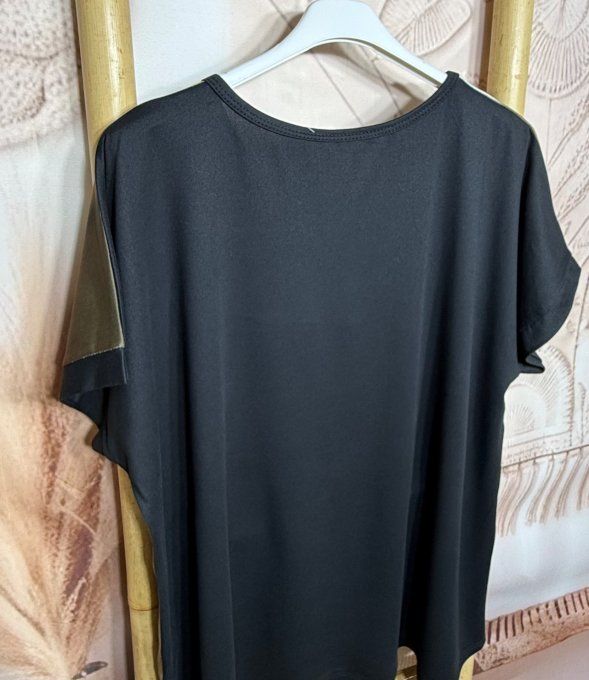 Tee-shirt ample noir manches courtes La Fillette à la robe rayée du 40 au 50/52  