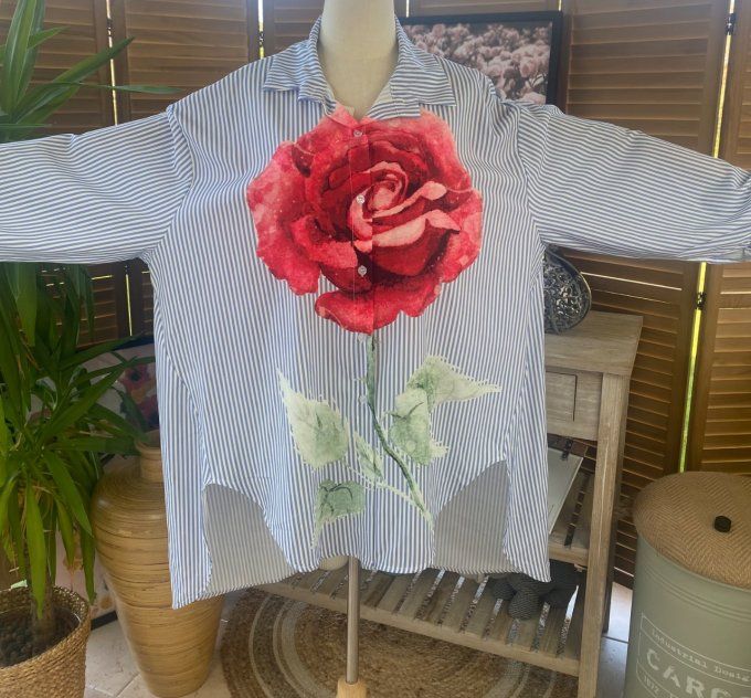 Maxi-chemise rayée bleu ciel & blanc Grande rose rouge du 40 au 52 