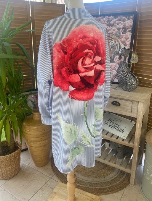 Maxi-chemise rayée bleu ciel & blanc Grande rose rouge du 40 au 52 