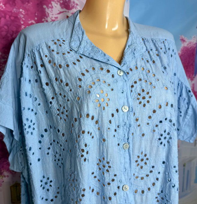Chemise oversize en coton bleu pastel broderie anglaise ajourée du 42 au 56  