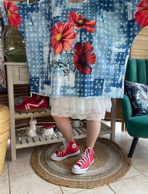 Tunique trapèze oversize manches courtes effet jeans Fleurs rouges  du 42 au 56/58 et même + 