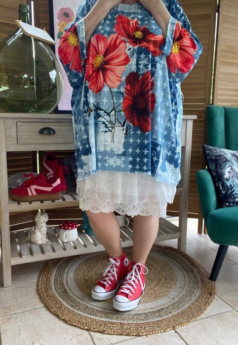 Tunique trapèze oversize manches courtes effet jeans Fleurs rouges  du 42 au 56/58 et même + 