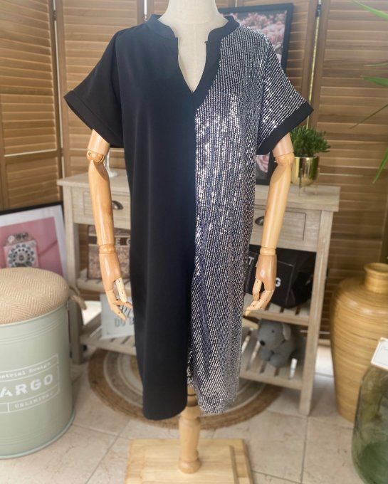 Robe ample noire  et sequins argentés manches courtes  du 40 au 48/50