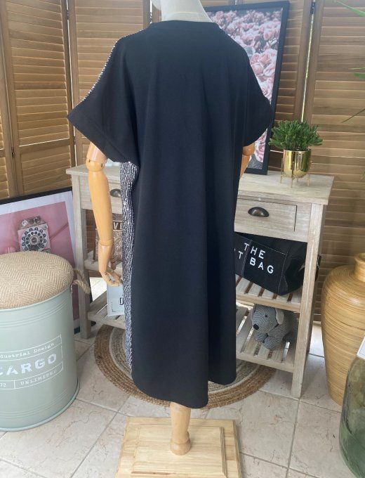 Robe ample noire  et sequins argentés manches courtes  du 40 au 48/50