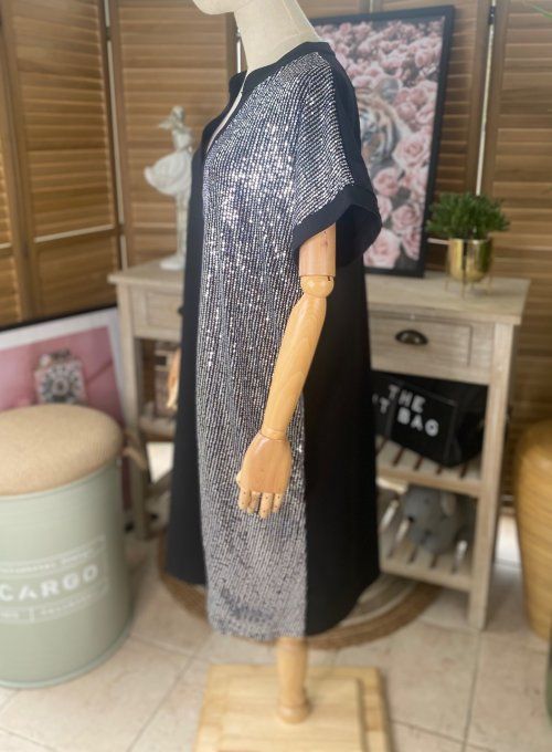 Robe ample noire  et sequins argentés manches courtes  du 40 au 48/50