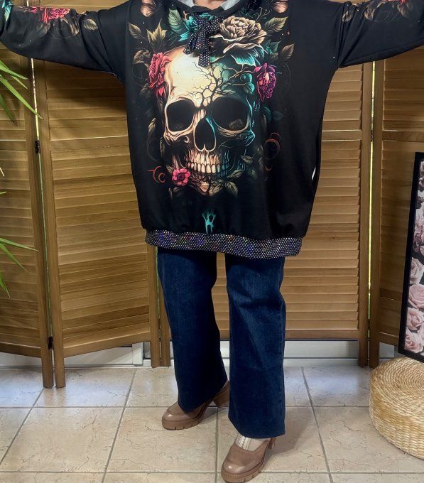 Sweat à capuche long noir Skulls & Pink Flowers paillettes du 40 au 50/52 