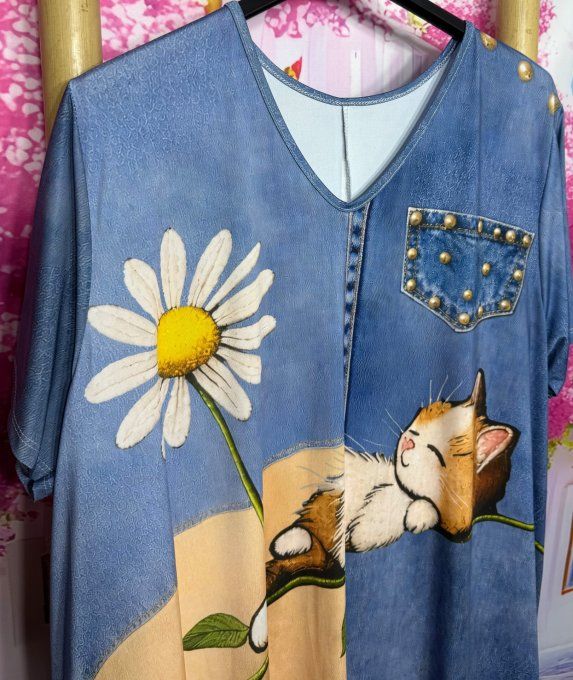 Tee-shirt trapèze oversize lycra effet jeans Le petit Chat endormi & la Marguerite du 40 au 54/56  