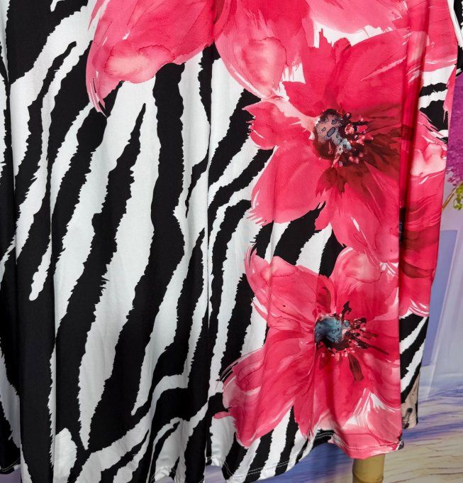 Tee-shirt trapèze oversize lycra zébré noir & blanc Les Gerberas Fuschia du 40 au 54/56   