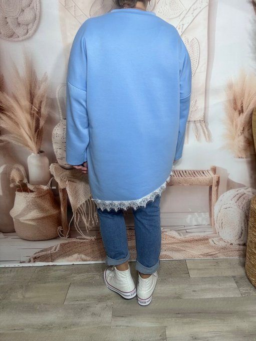 Sweat asymétrique long Bleu ciel col rond et dentelle blanche du 38 au 50 