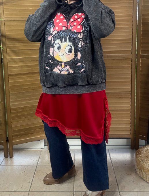 Sweat à capuche noir délavé La Fillette au noeud rouge & sequins noirs brillants du 38 au 50