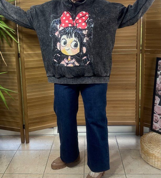 Sweat à capuche noir délavé La Fillette au noeud rouge & sequins noirs brillants du 38 au 50