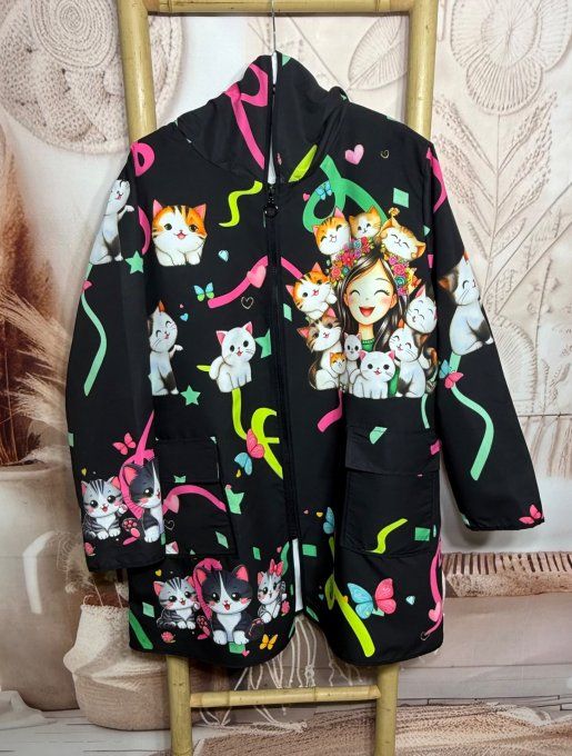 Coupe-vent à capuche déperlant La Fillette et ses chats du 38 au 50/52 et même + si porté ouvert 