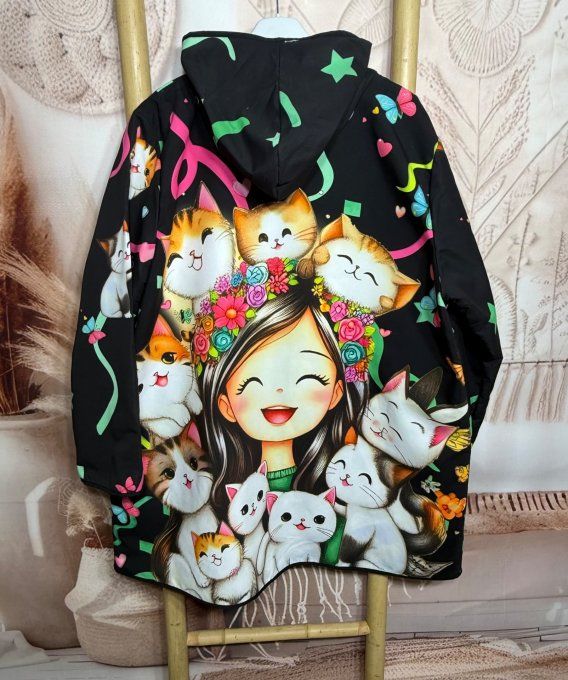 Coupe-vent à capuche déperlant La Fillette et ses chats du 38 au 50/52 et même + si porté ouvert 