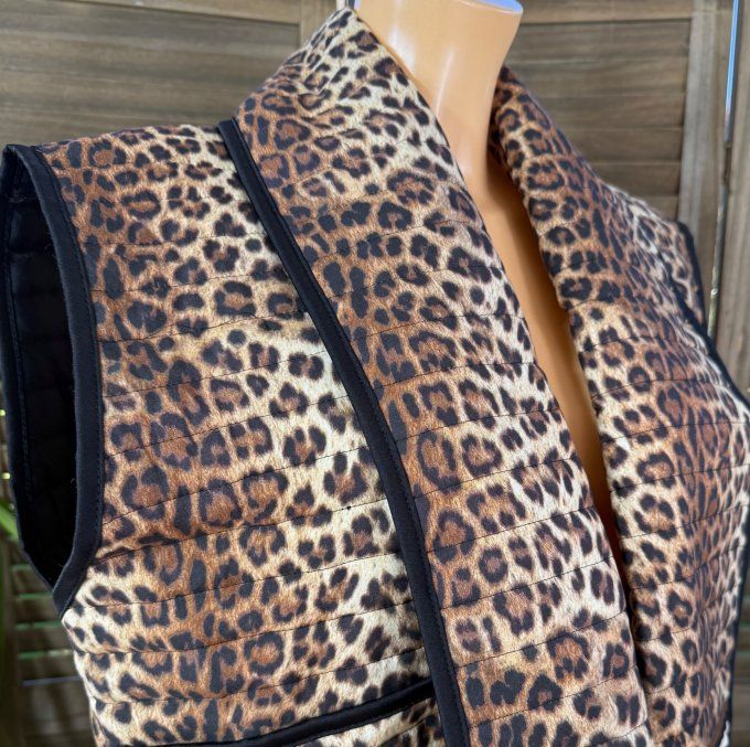 Veste sans manches matelassée Léopard camel & choco du 36 au 46 et même +