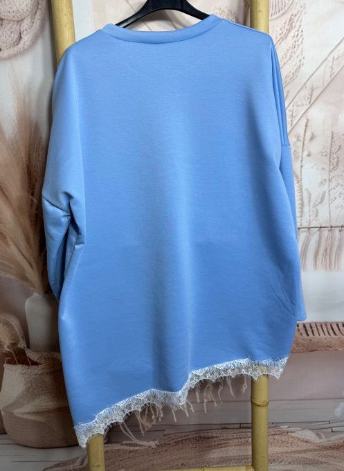 Sweat asymétrique long Bleu ciel col rond et dentelle blanche du 38 au 50 