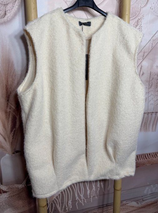 Veste sans manches façon laine bouillie crème du 40 au 50/52 