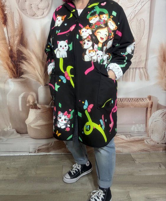 Coupe-vent à capuche déperlant La Fillette et ses chats du 38 au 50/52 et même + si porté ouvert 