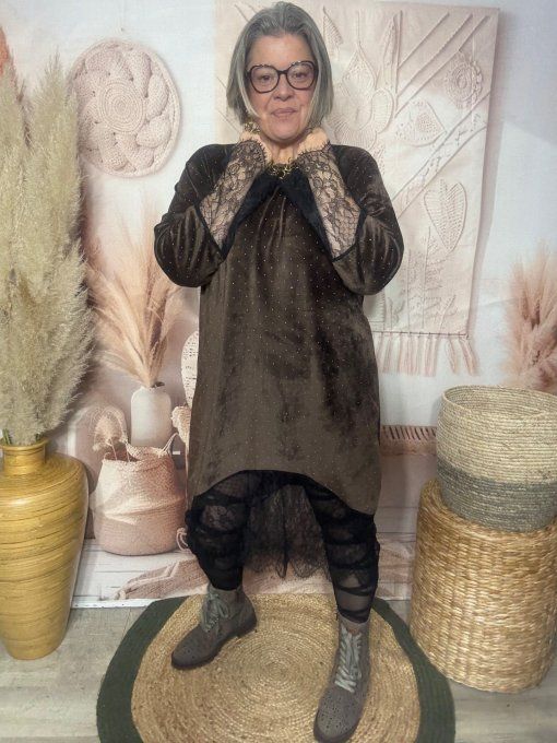 Robe asymétrique mi-longue velours chocolat dentelle noire strass argentés du 38 au 48/50