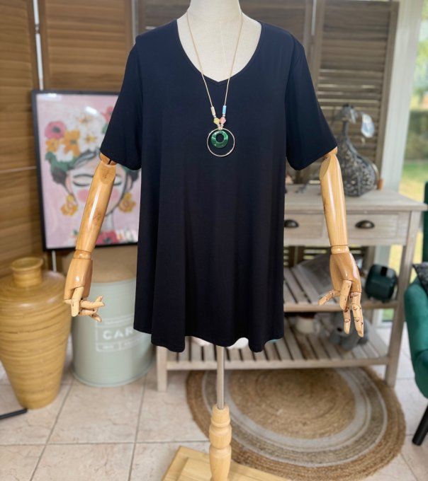 Top trapèze manches courtes noir + collier du 42 au 52/54 