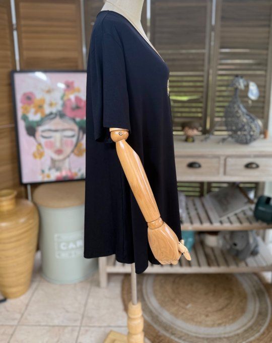 Top trapèze manches courtes noir + collier du 42 au 52/54 