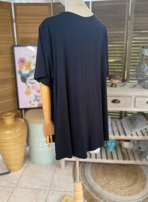 Top trapèze manches courtes noir + collier du 42 au 52/54 